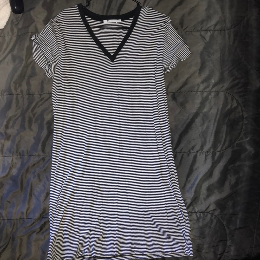 Striped v-neck Tshirt dress